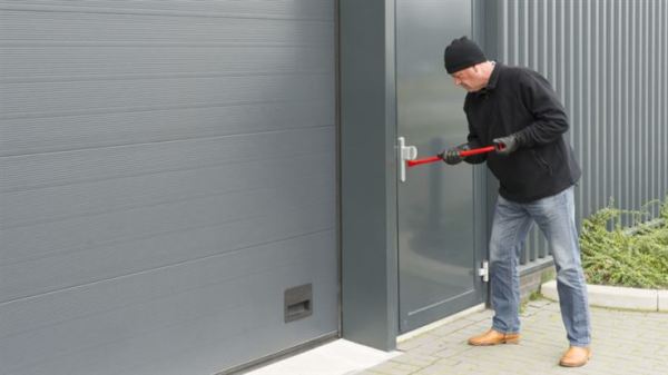 Password usage analysis of brute force attacks on honeypot servers