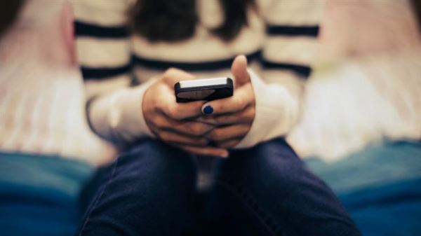 Instagram verification services: What are the dangers?