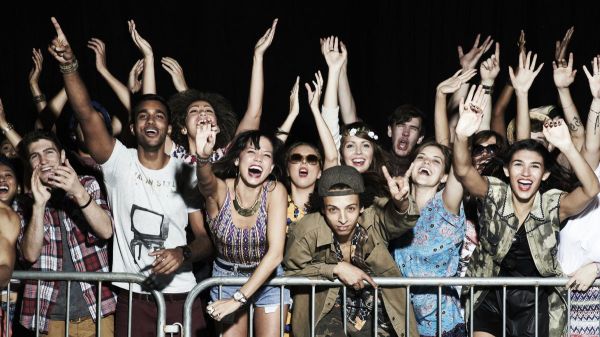 crowd before Taylor Swift concert