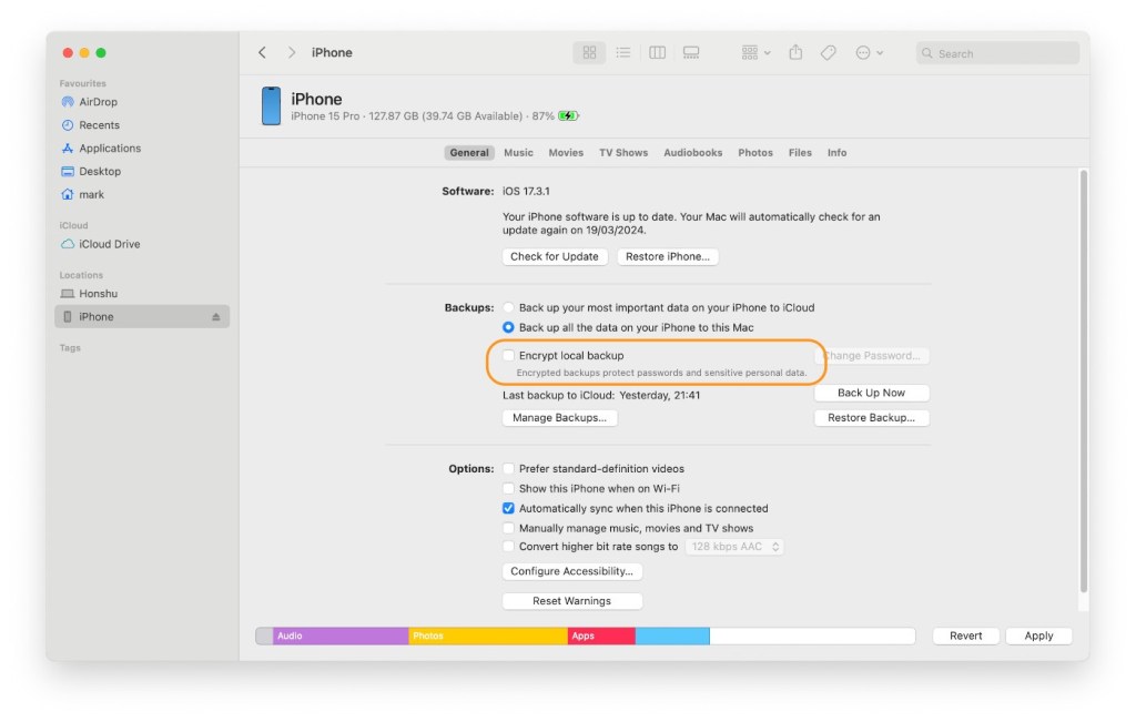 Finder with connected iPhone selected, 'Encrypt local backup' highlighted
