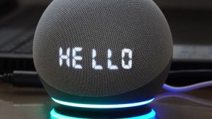 Echo Dot dizendo Olá
