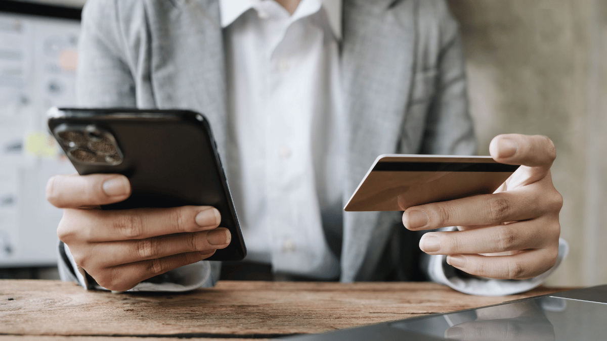 WindRelay NFC malware steals live card data via relay attack